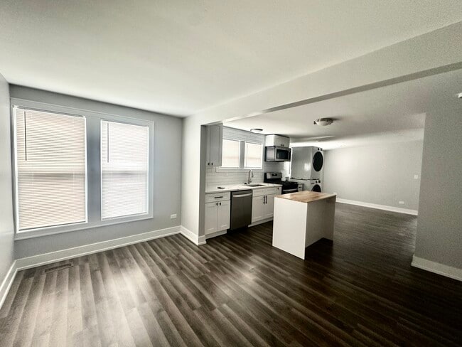 Foto del edificio - 4909 W Wellington Ave