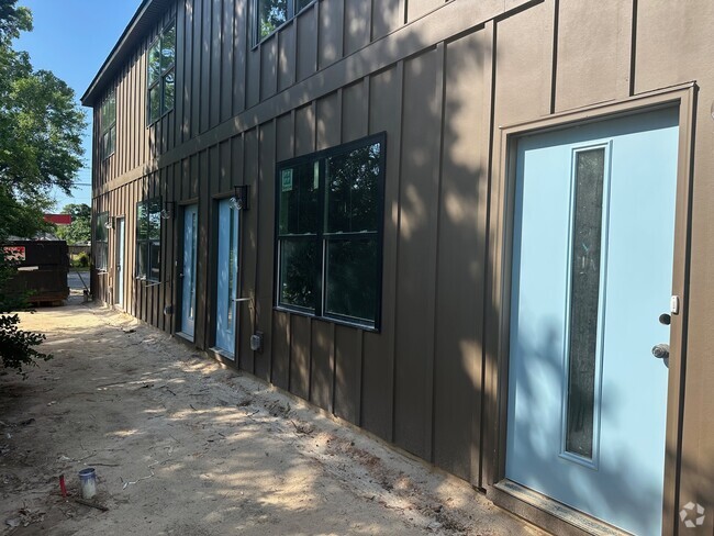 Building Photo - 816 Shull St