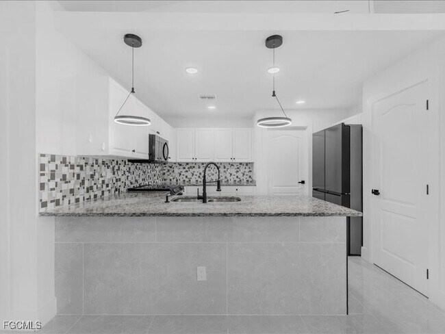 Foto del edificio - 741 Boulogne Ct