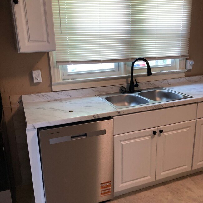 Foto del edificio - Beautiful country settings!  3 Bedroom / 1 bath - Kingsport TN