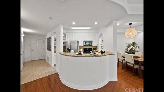 Foto del edificio - 5703 Laurel Canyon Blvd