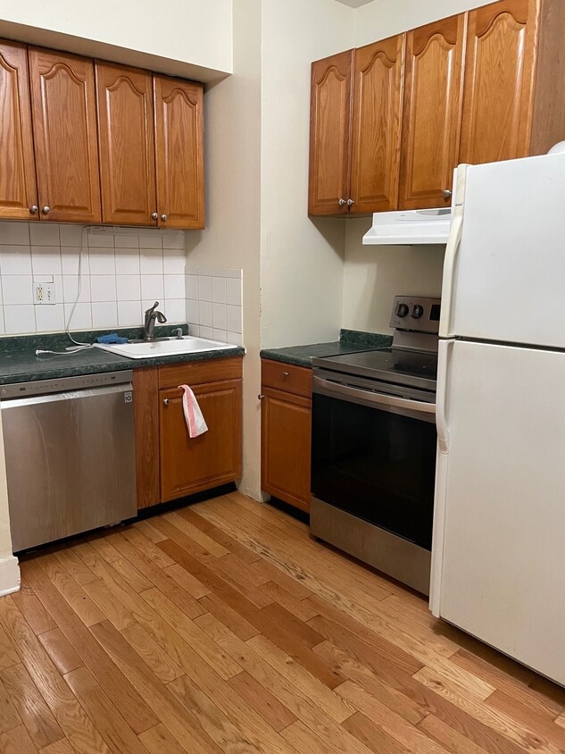 Kitchen - 462 Main St
