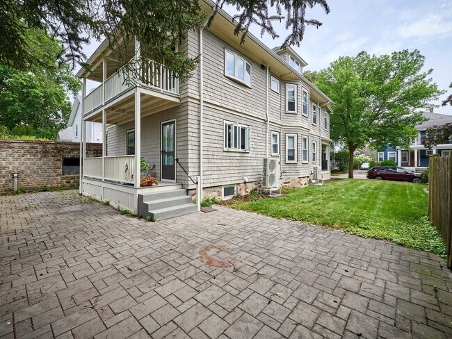 Building Photo - 14 Worcester St