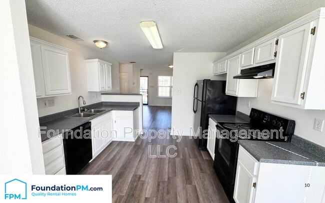 Foto del edificio - 7795 Fallstone Rd