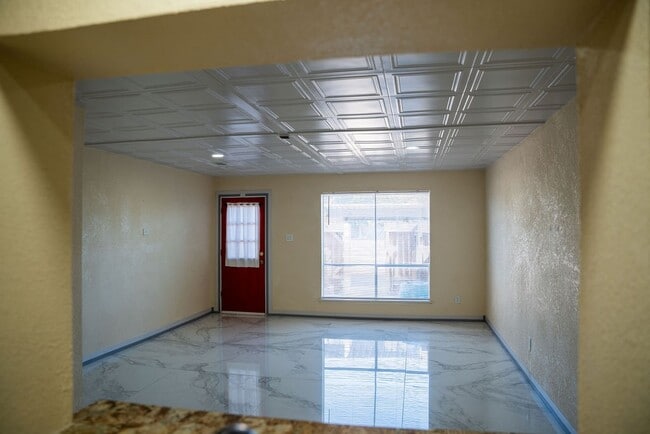 Building Photo - 6482 Alisa Ln