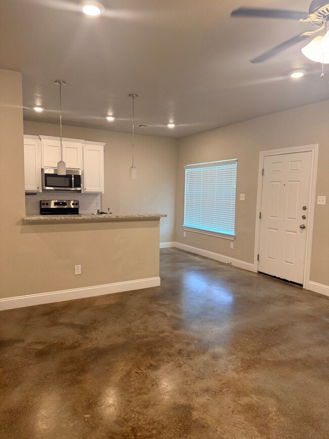 Building Photo - 3309 Belmont Dr