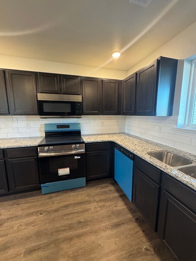 Foto del edificio - New build "Be the 1st to live THERE" 3/2/2 CISD 1/2 off special 1st month's rent