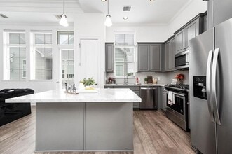 Building Photo - 2103 Naomi St