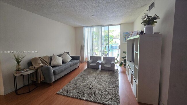 Foto del edificio - 4560 NW 107th Ave