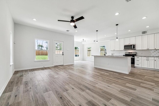 Building Photo - 6334 Cebra St