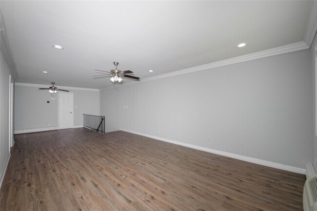 Foto del edificio - 483 Little East Neck Rd