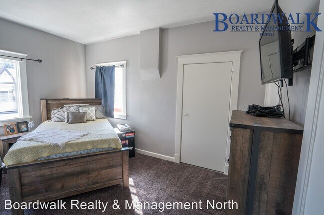 Building Photo - 1 br, 1 bath Apartment - 2637 Quincy Ave