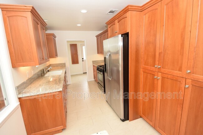 Building Photo - 3170 Trinity Dr