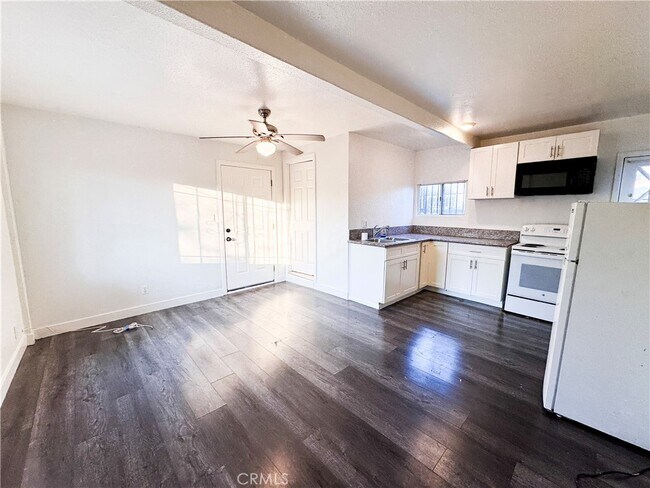 Foto del edificio - 1746 W 82nd St