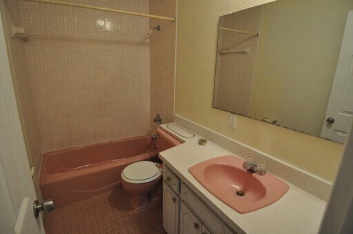 Foto del edificio - Available Now!! 4 Bedroom in Tampa