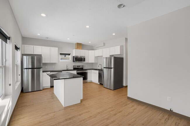 Foto del edificio - Spacious Brand New 8 Bed + 4 Bath near U of M!