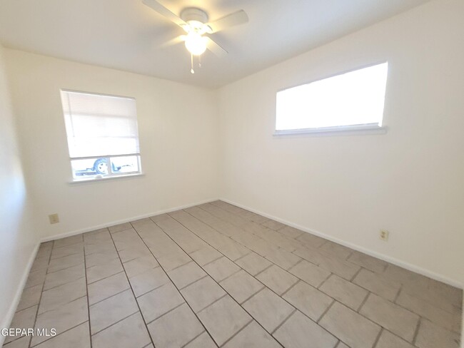 Building Photo - 9513 Fairfax St