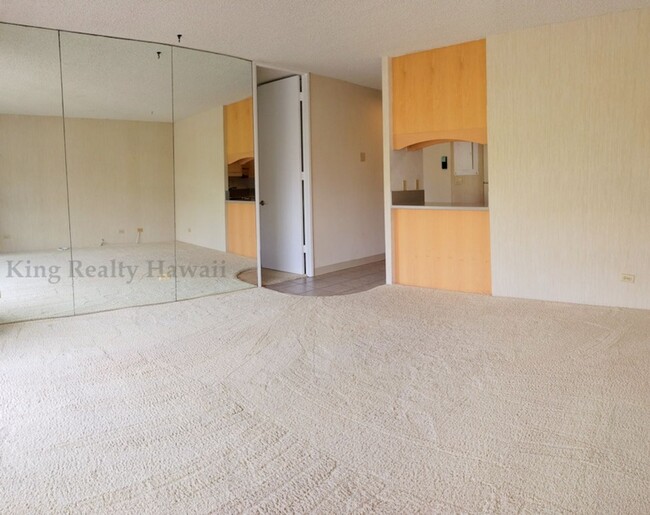 Foto del edificio - *VERY CLEAN 1 br / 1 bath w/Den(small offi...