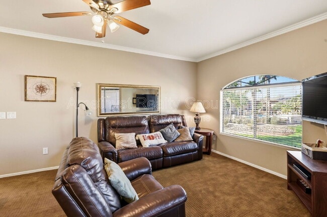 Foto del edificio - 10030 W Indian School Rd