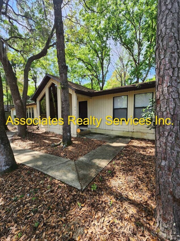 BEAUTIFUL AVAILABLE NOW!! Deer Run 3/2 wit... House Rental in