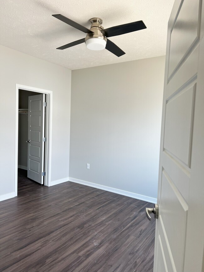 The Meadows on Salt Creek Apartments 7370 Husker Cir Lincoln, NE