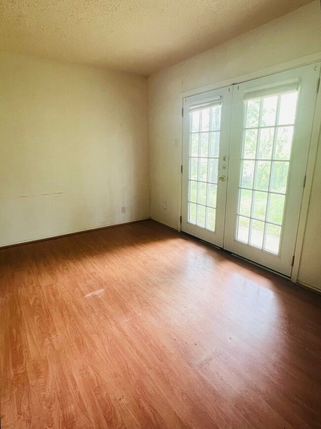 Foto del edificio - Affordable Comfort 3 Bedroom with 1.5 Bath Home