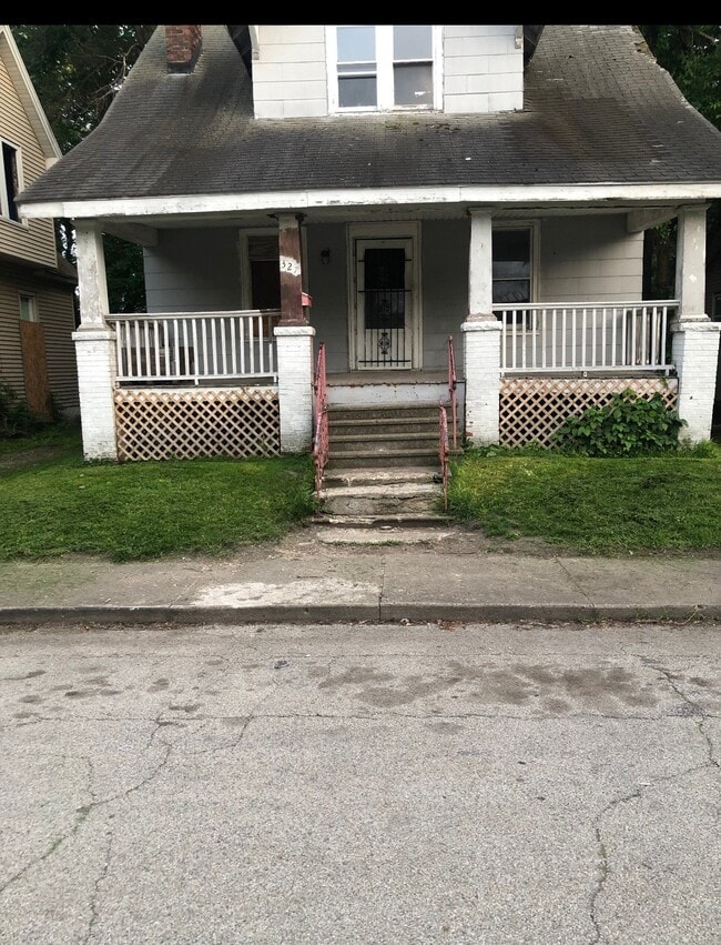 Building Photo - 327 E Stuart Ave