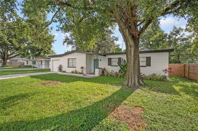 Foto del edificio - 9618 Pineridge Ave
