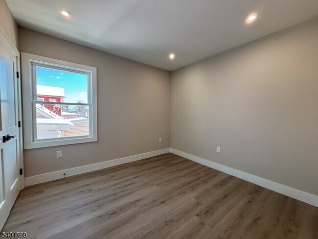 Foto del edificio - 136 Elm St