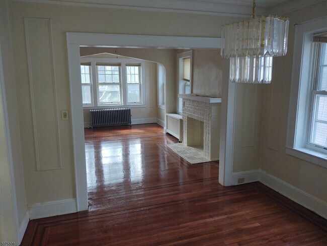 Building Photo - 16 Poe Ave