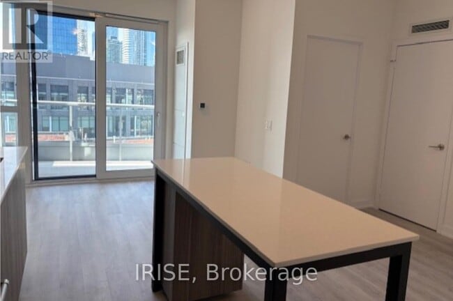 Building Photo - 15 Richardson St