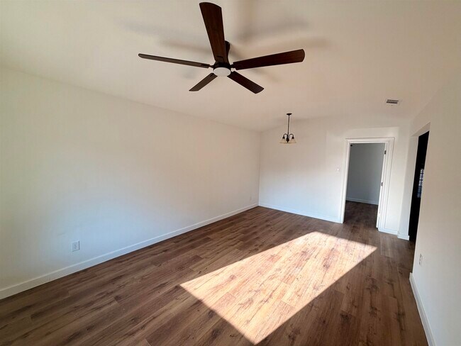 Foto del edificio - 3405 S Louisiana Ave