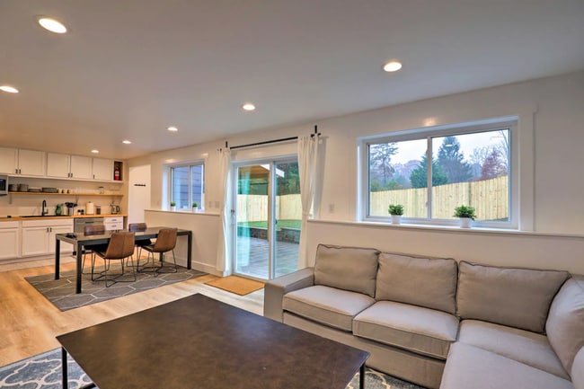Building Photo - Black Mountain Furnished Lower Level Apart...