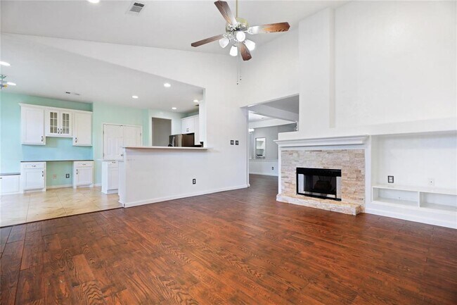 Building Photo - 20914 Whitevine Way