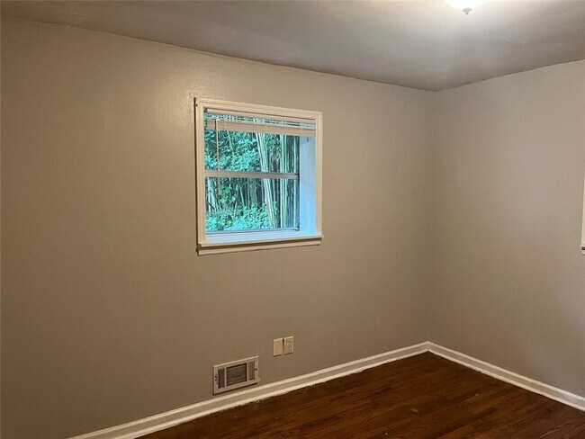 Foto del edificio - 841 Larkin Ln