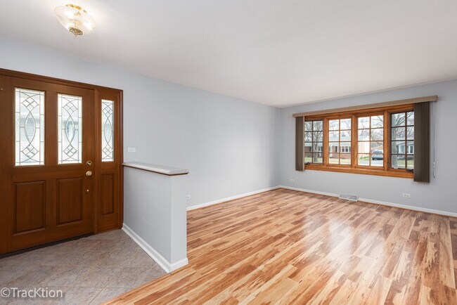 Building Photo - 206 N Stewart Ave