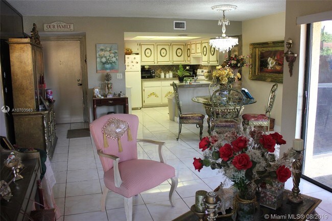 Foto del edificio - 10805 NW 7th St