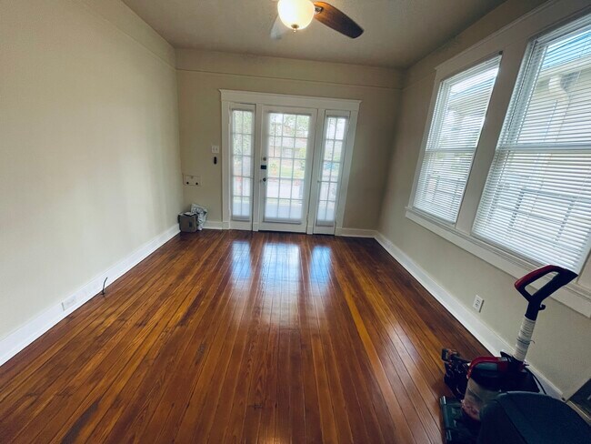 Foto del edificio - 3239 Calhoun St