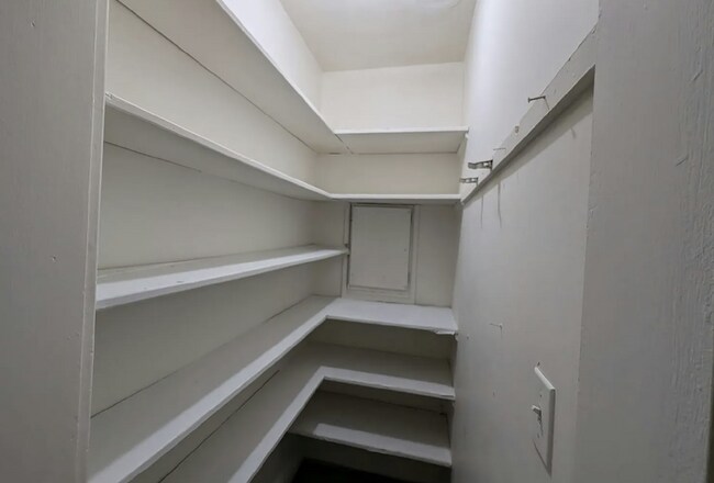 Foto del edificio - Affordable 1BR/1BA Apartment – Pet Friendly with Shared Yard
