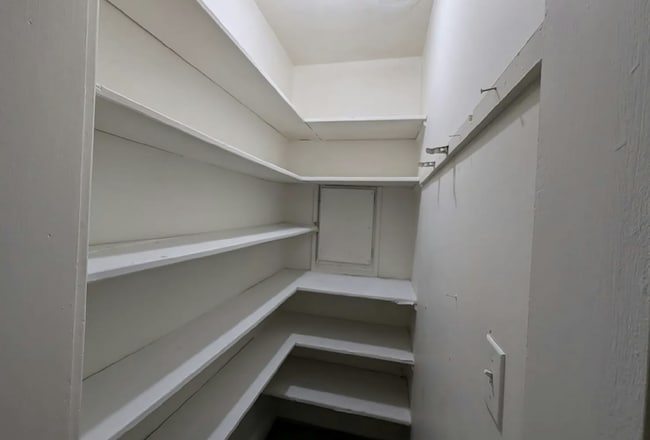 Building Photo - Affordable 1BR/1BA Apartment – Pet Friendly with Shared Yard