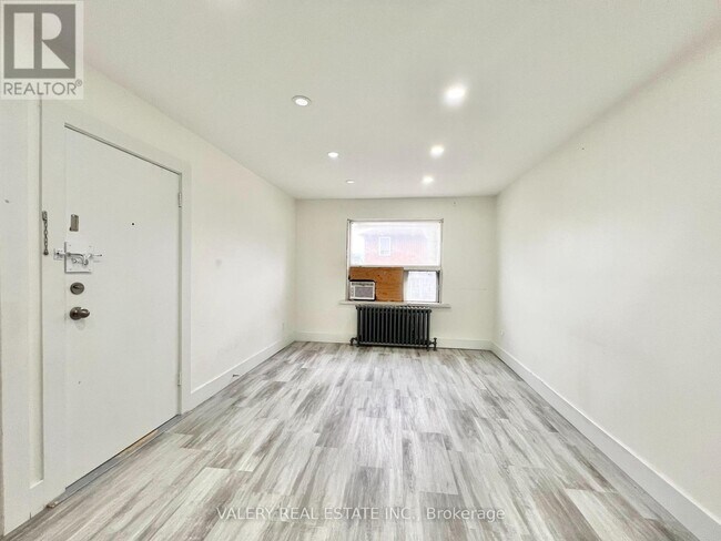 Photo du bâtiment - 15 Stavebank Rd S