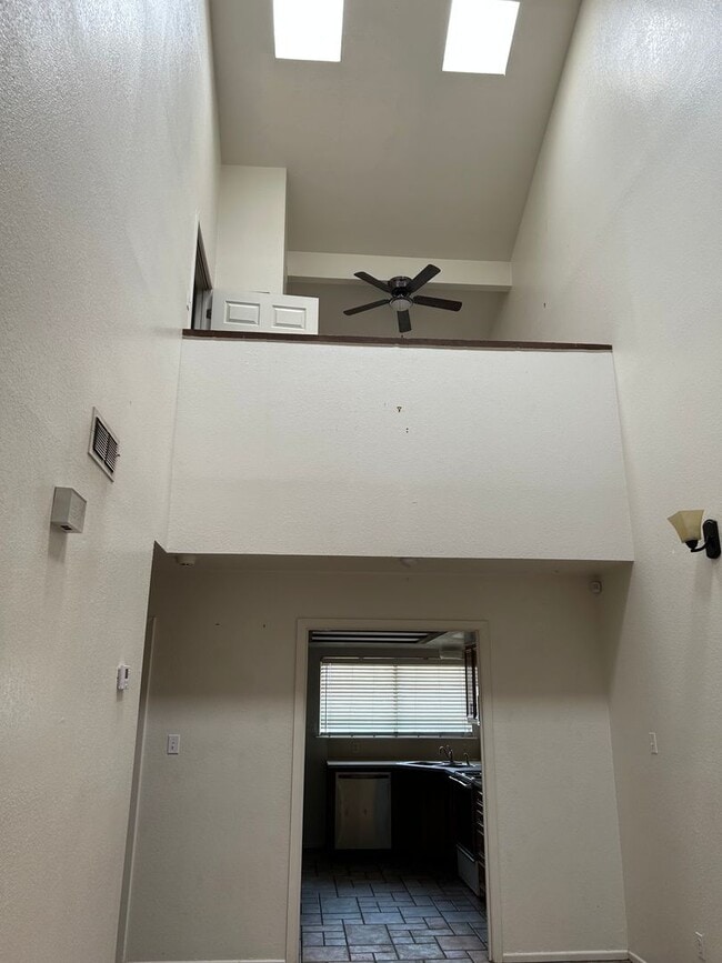 Foto del edificio - Two Story Townhouse in Esmond Estates