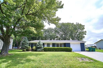 Building Photo - 635 Lake View Dr