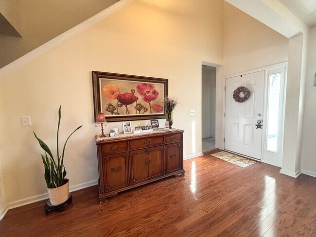 Foto del edificio - BEAUTIFUL HOME AVAILABLE APRIL 1ST