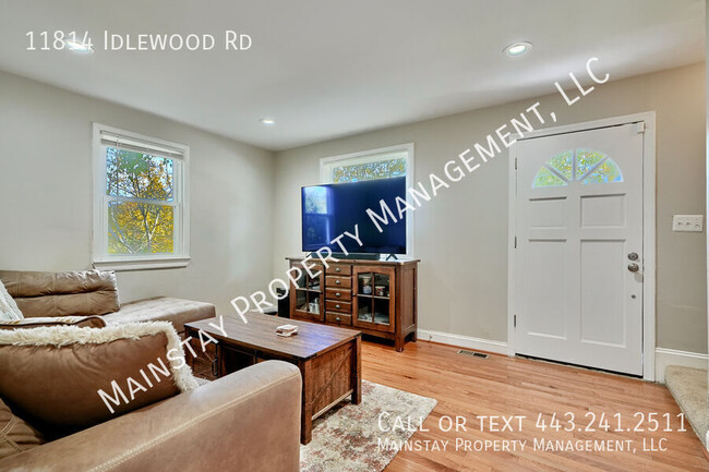 Foto del edificio - Updated 5 Bed 3 Bath Home In Silver Spring