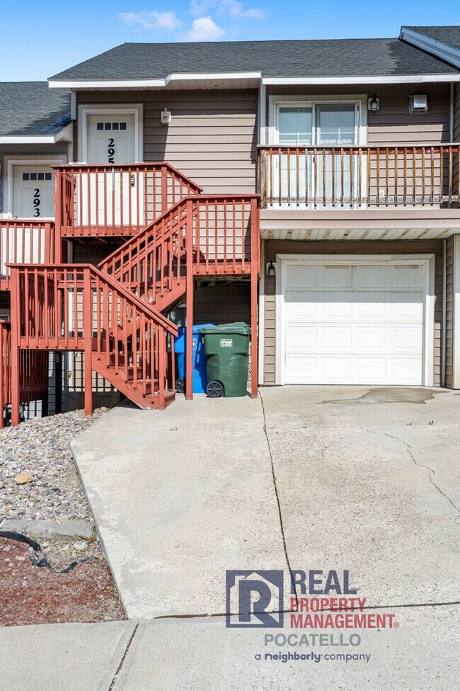 Foto del edificio - 3 bedroom 2 Bath Townhouse - 1 Car Garage