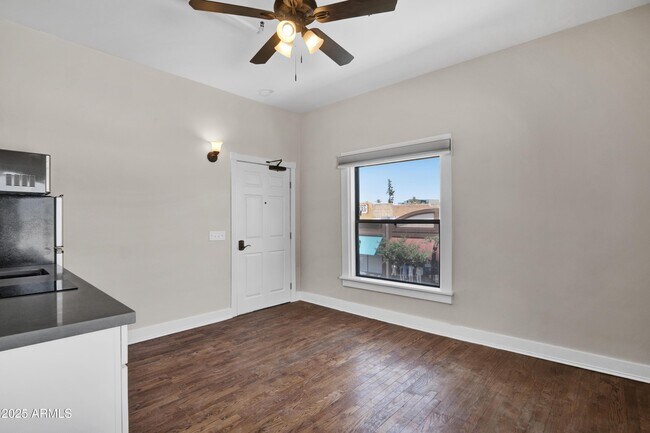 Foto del edificio - 5753 W Glendale Ave