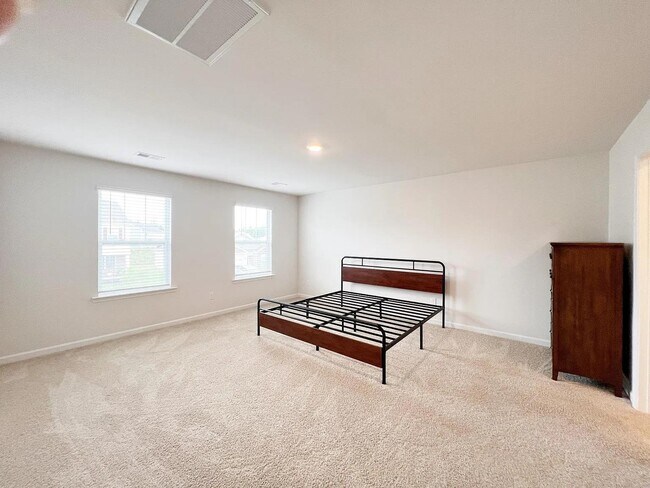 Building Photo - 125 Lily Pond Pl
