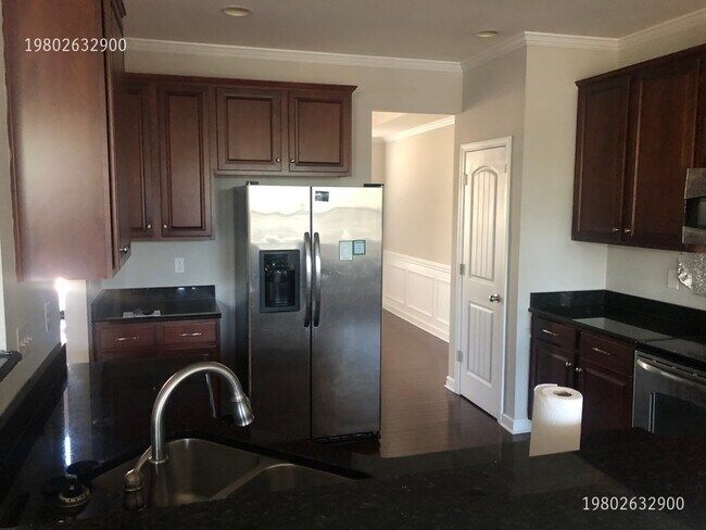 Building Photo - 5072 Gladiola Way