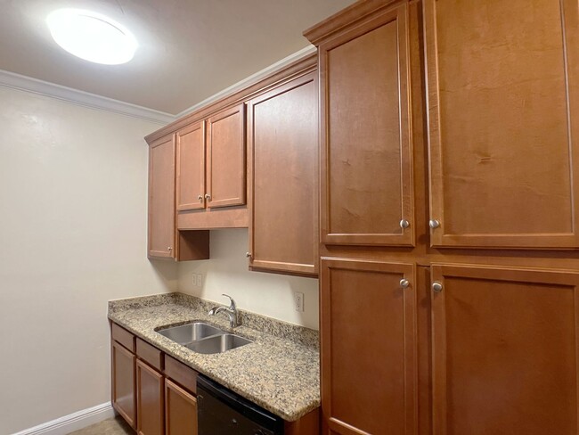 Foto del edificio - Amazing 2BD/2BA apartment AT Margaret's Ma...